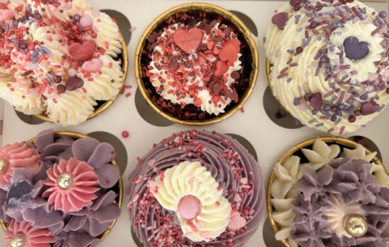 Schokoladen Cupcakes mit Topping – süß, saftig und cremig!